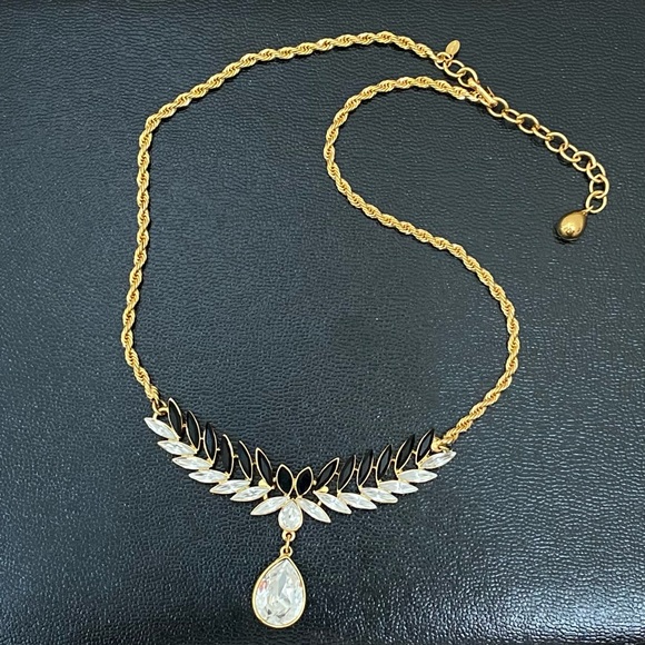 Vintage MONET Signed Black/Clear Crystal Rhinestone Teardrop Pendant Necklace - Picture 3 of 16